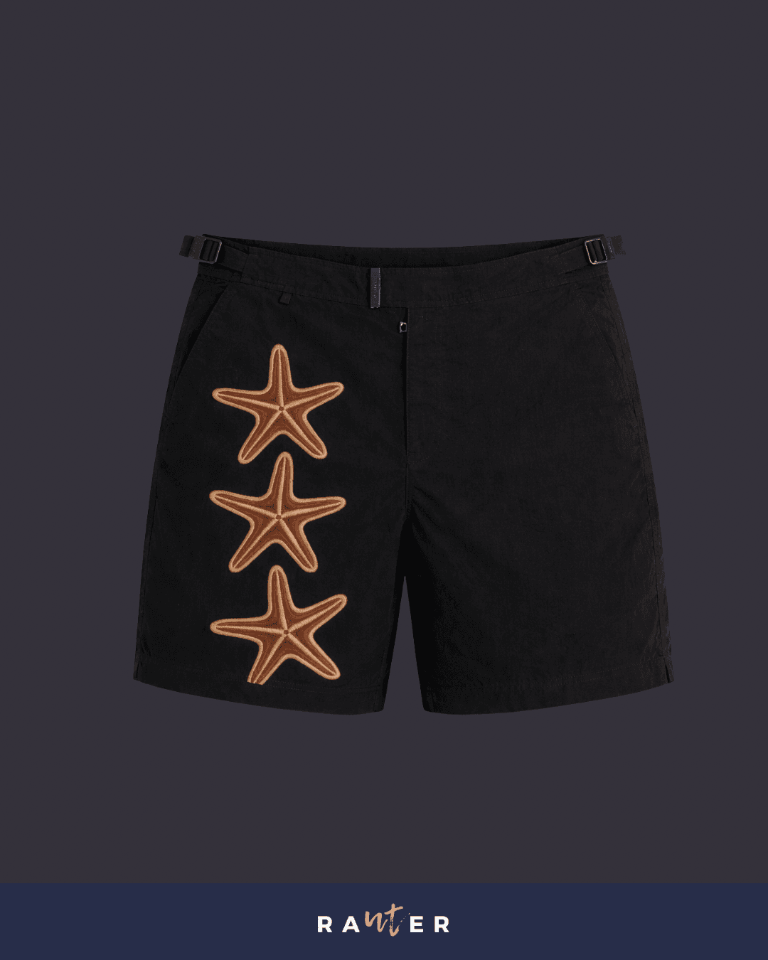 Short de praia masculino RAUTER TRÊS ESTRELAS MÉDIO em bordado industrial de estrelas-do-mar sobre nylon reciclado, caimento médio.